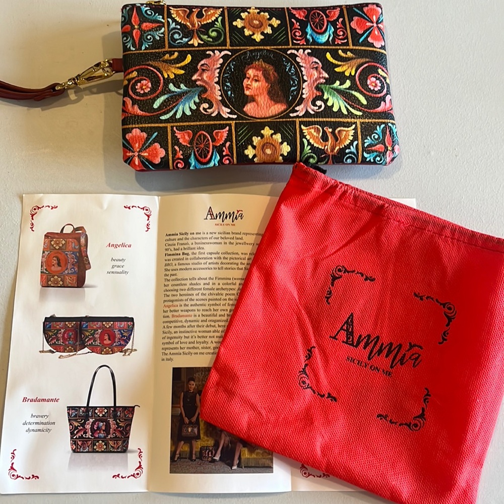 Ammia Wristlet Clutch